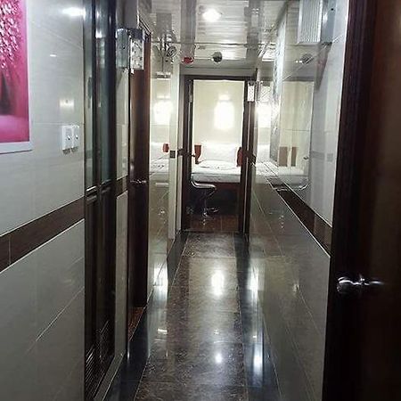 Zodiac Lodge Гонконг Экстерьер фото