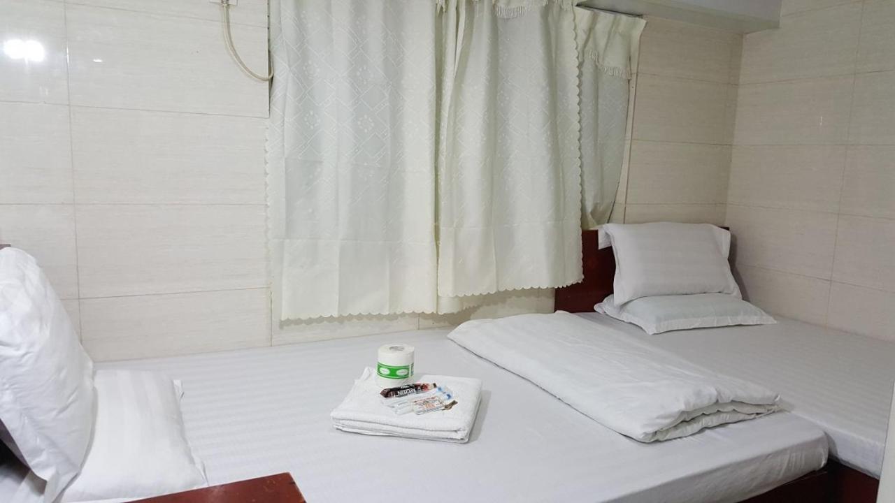 Zodiac Lodge Гонконг Экстерьер фото